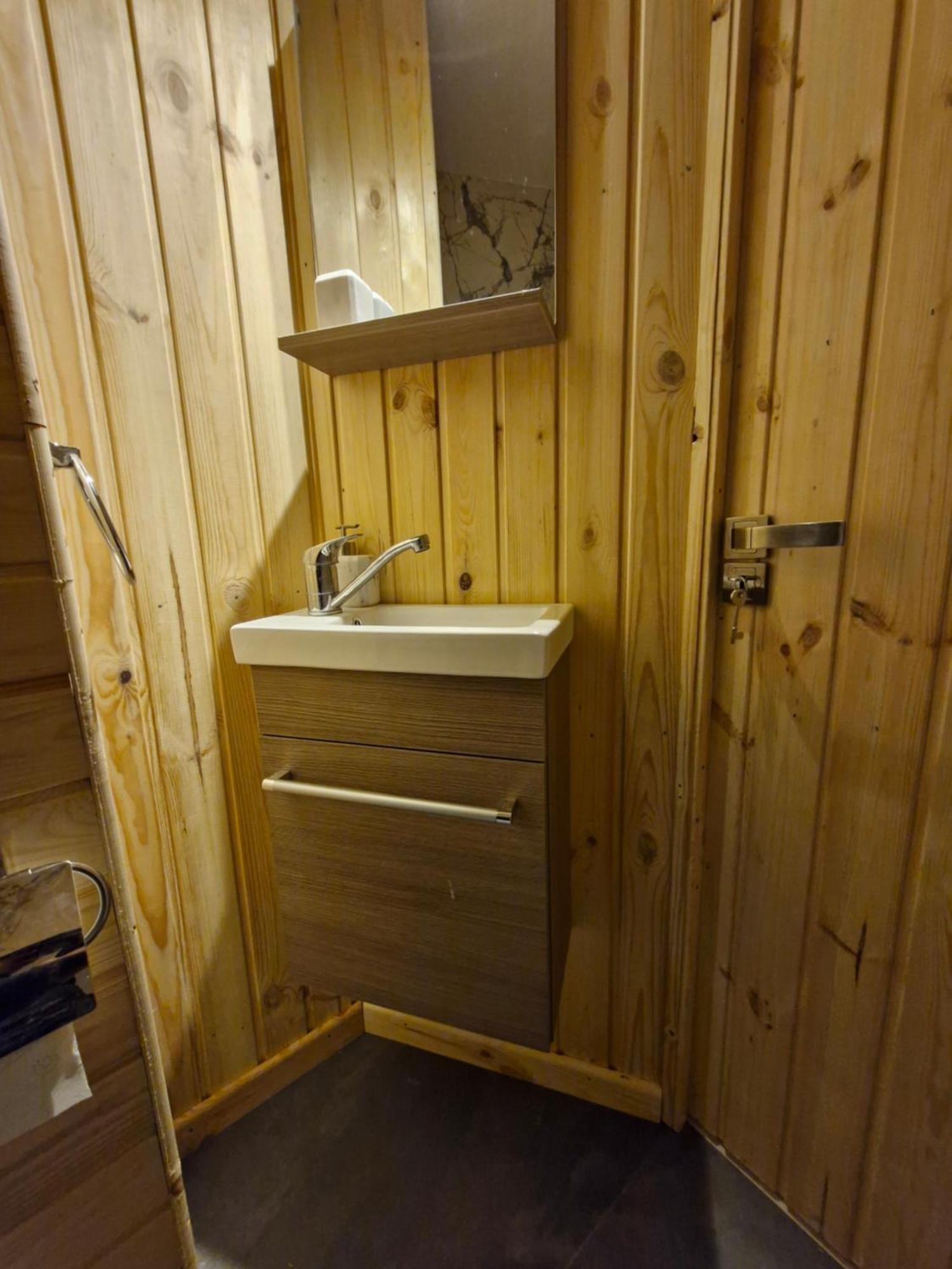 Cabana Din Padurea Valeni Valenii de Munte Bagian luar foto